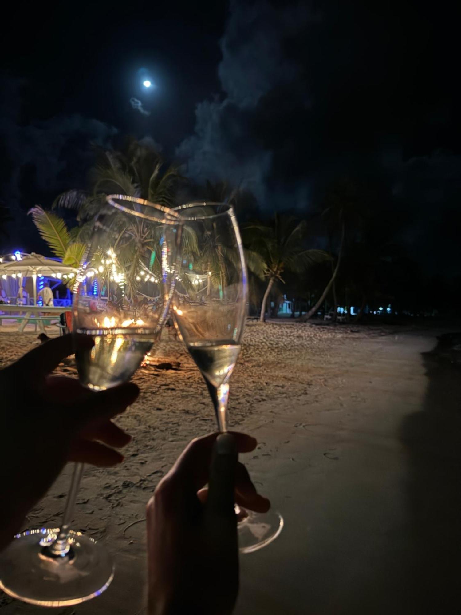 Casa Rosada Beach Front Mano Juan المظهر الخارجي الصورة